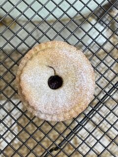 No Leak Cherry Pies
