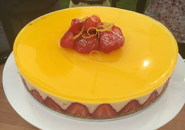 Lemon cheesecake with strawberries